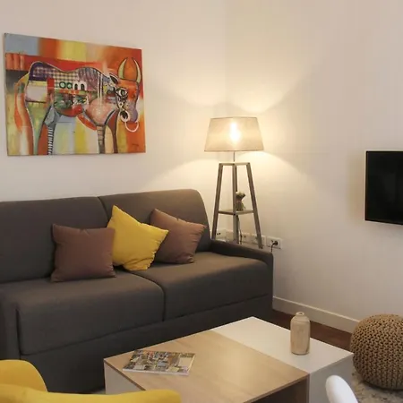 Cozy And Practical Cocoon At The Heart Of Appartamento Parigi